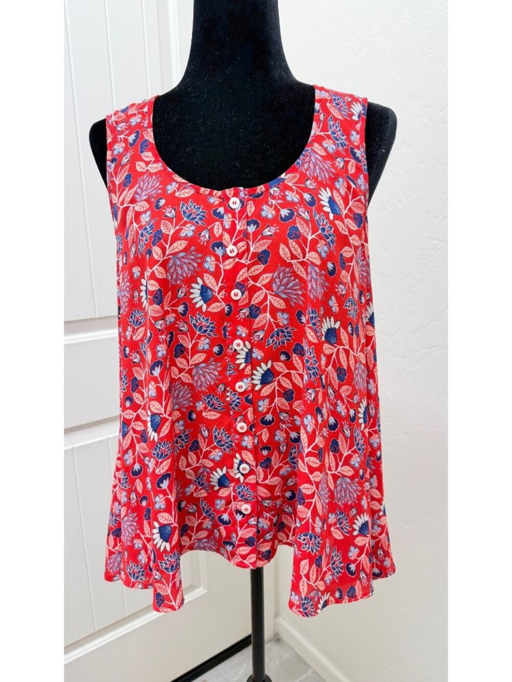 Style & Co Red Floral Button‑Front Sleeveless Blouse – M